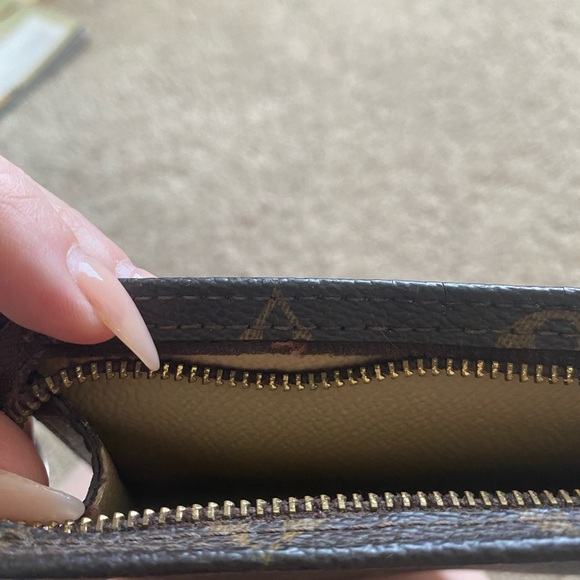 Price cut!  Louis Vuitton wallet. - Picture 6 of 6